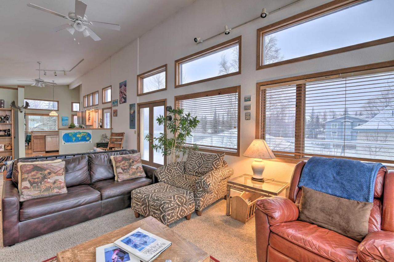 Spacious Family Home With Deck And Million-Dollar View 앵커리지 외부 사진