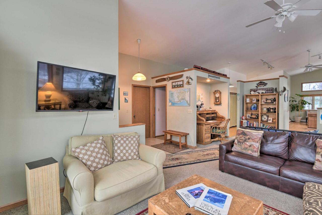 Spacious Family Home With Deck And Million-Dollar View 앵커리지 외부 사진