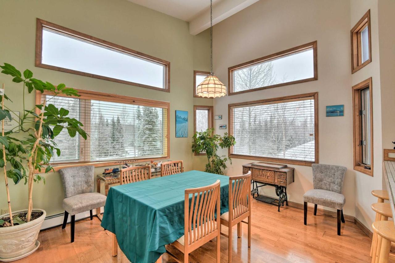 Spacious Family Home With Deck And Million-Dollar View 앵커리지 외부 사진