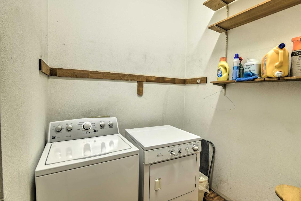 Spacious Family Home With Deck And Million-Dollar View 앵커리지 외부 사진