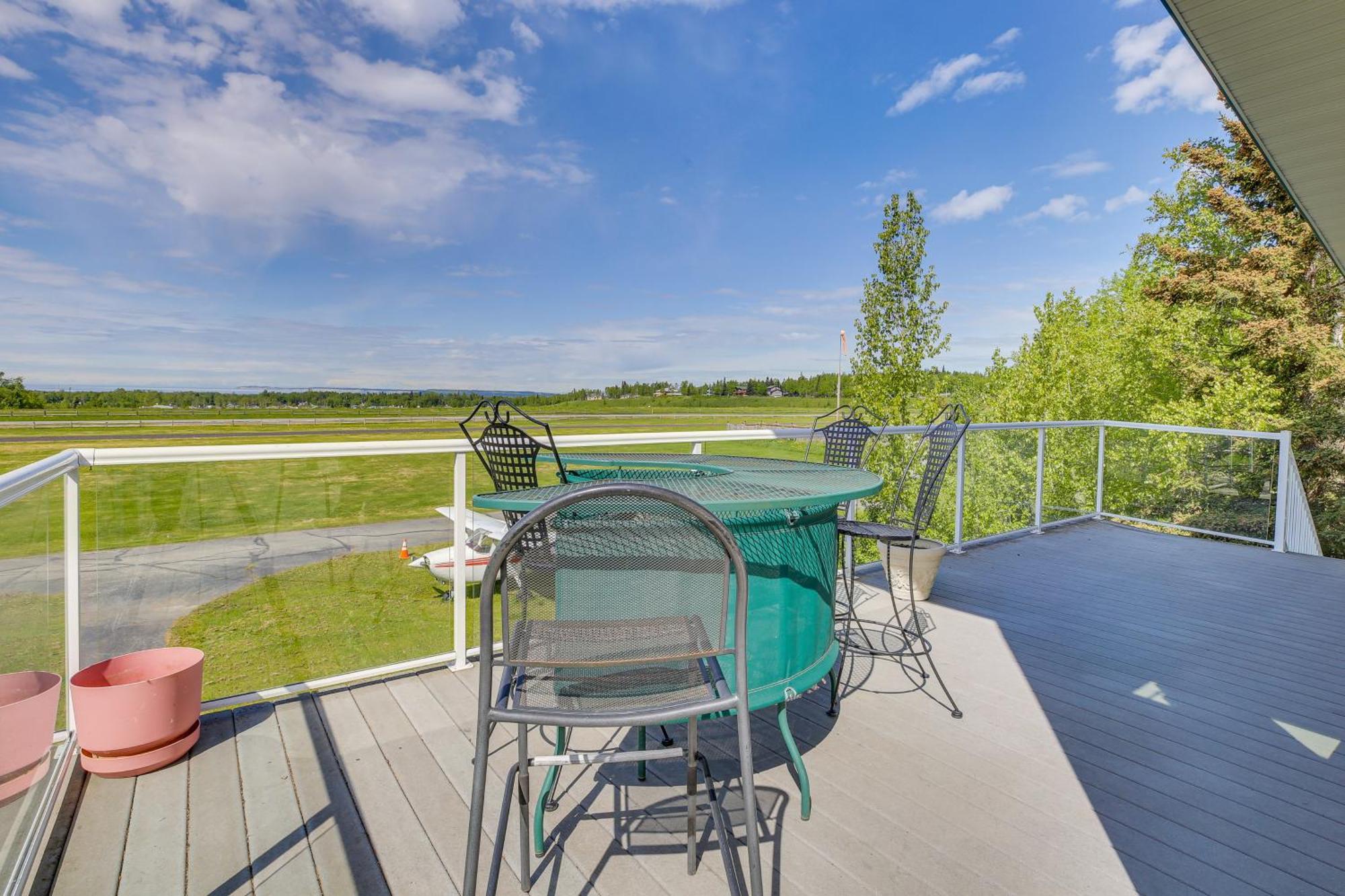 Spacious Family Home With Deck And Million-Dollar View 앵커리지 외부 사진